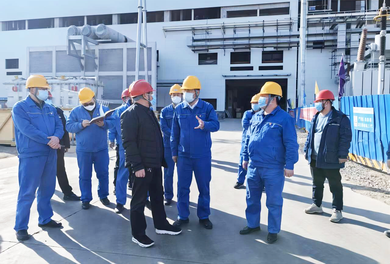萬基控股集團(tuán)董事長(zhǎng)李躍民一行到萬基2×60萬千瓦供熱機(jī)組項(xiàng)目建設(shè)工地檢查指導(dǎo)工作
