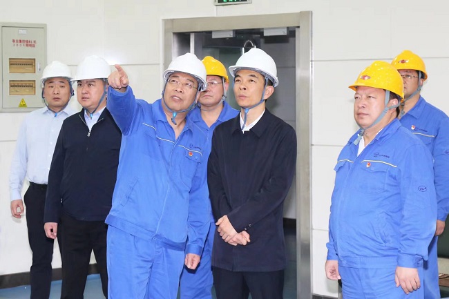 新安縣委副書記、代縣長崔占科到萬基控股集團(tuán)調(diào)研