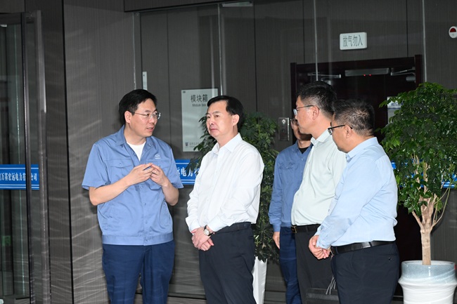 洛陽市發(fā)改委黨組書記、主任關宇飛一行到萬基控股集團調(diào)研